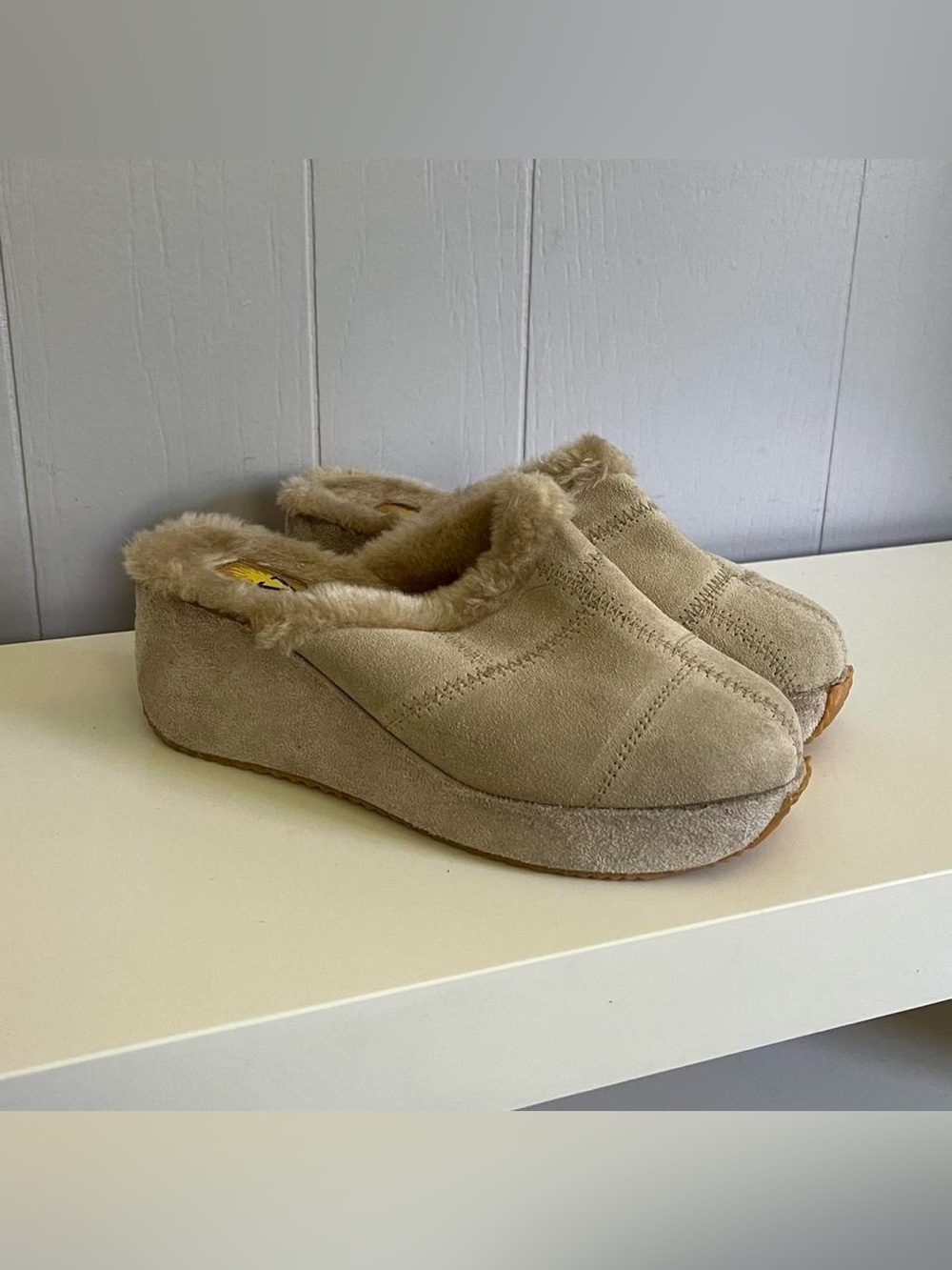 90s tan faux fur platform clogs